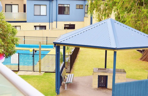 Cowes House | Great location: Walking distance to the beach & town centre!