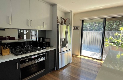 Brighton House | Great LocationClose to Beach, Cafe's,AquaticsPublic Trans,Airport. Free Parking