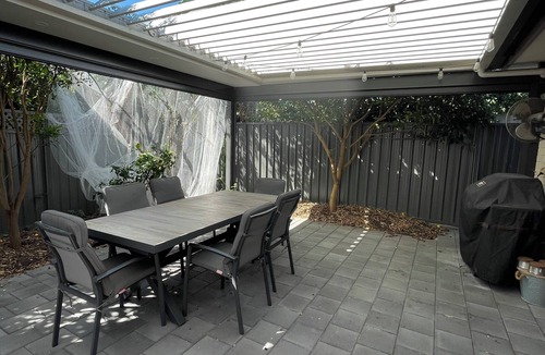 Brighton House | Great LocationClose to Beach, Cafe's,AquaticsPublic Trans,Airport. Free Parking