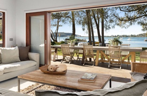 Currawong Beach House | Great Mackerel House - 10 Steps to the beach!