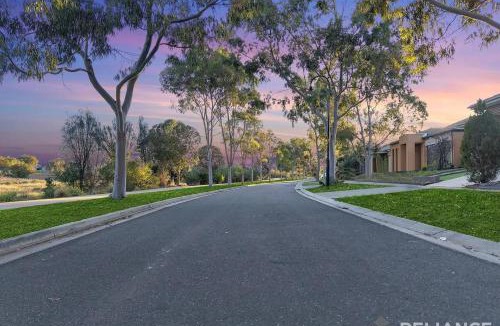 Truganina House | Green and sereen home in western suburbs