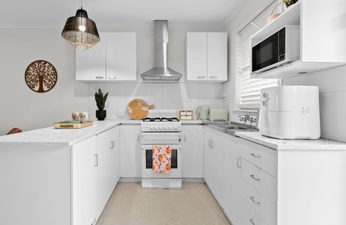 Newtown Apartment | Green Nook by the River & Geelong CBD