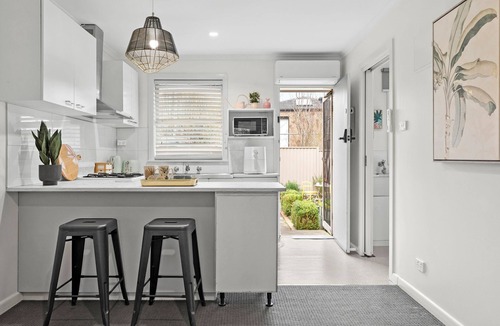 Newtown Apartment | Green Nook by the River & Geelong CBD