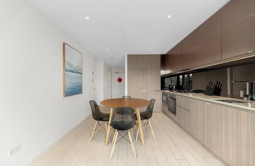 Zetland Apartment | Green Square 2BR | Station, Woolworths + Parking