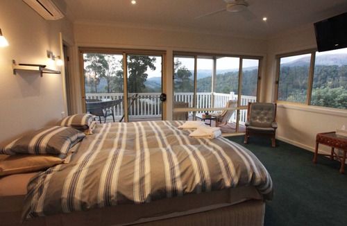 Marysville House | GREENLANDS GUEST HOUSE - Large two story house