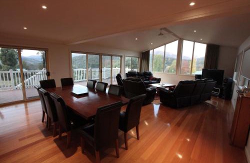 Marysville House | Greenlands guest House - Large two story house