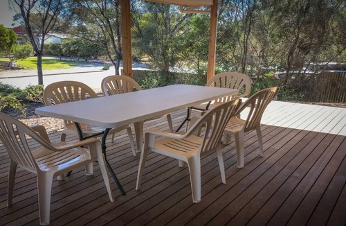 Lake Wangary House | Greenly Sunset is a great budget holiday shack