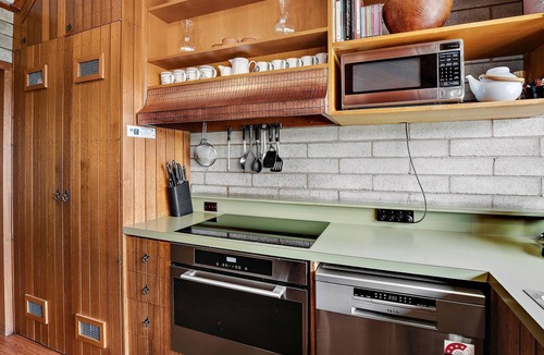 Jindabyne Apartment | Grey Kangaroo - 2BR l Lake Front l Pet Friendly l Air-Con l BBQ l WiFi