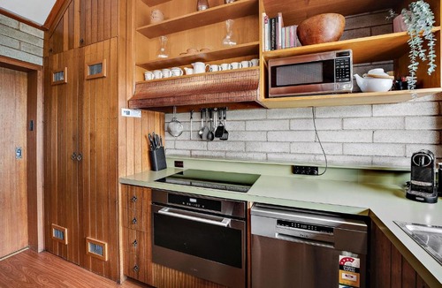 Jindabyne House | Grey Kangaroo - 2BR l Lake Front l Pet Friendly l Air-Con l BBQ l WiFi