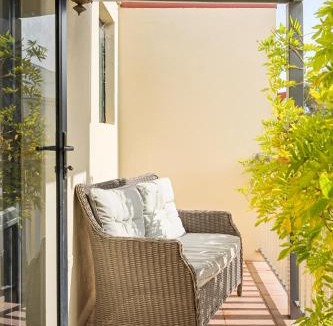 Fremantle House | Group stays for Friends Families Weddings and Events Walkable to Fremantle and attractions Super Spacious with garden and courtyard and balcony and parking for 2 cars Sleeps 6 3BD 3BR