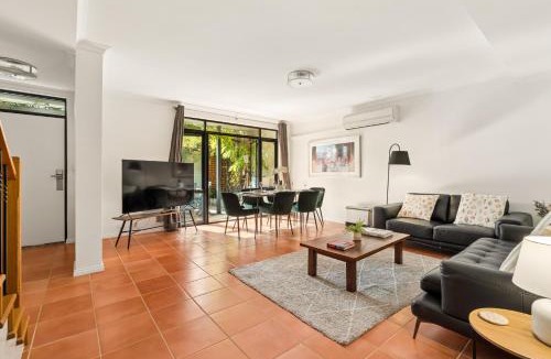 Fremantle House | Group stays for Friends Families Weddings and Events Walkable to Fremantle and attractions Super Spacious with garden and courtyard and balcony and parking for 2 cars Sleeps 6 3BD 3BR