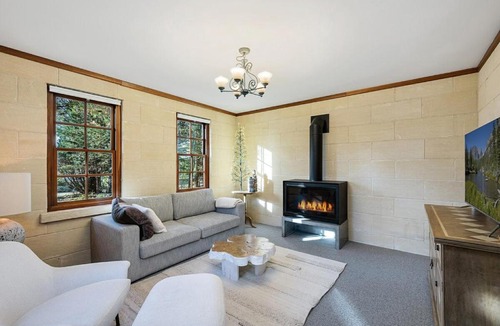 Wentworth Falls Villa | GUEST HOUSE at TABLELAND ESTATE