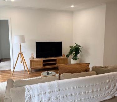 Blackburn South Apartment | Guest house on the park