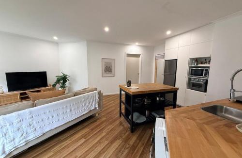 Blackburn South Apartment | Guest house on the park
