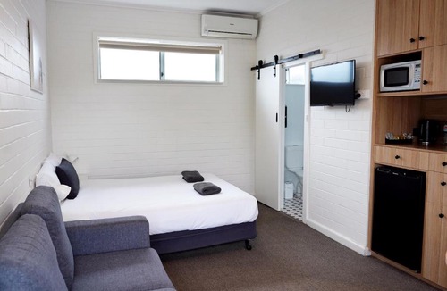 Waterhouse Hotel | Guichen Bay Motel