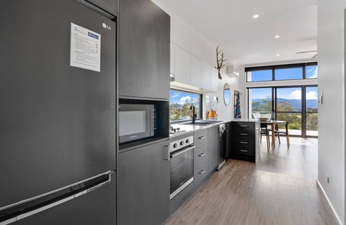 East Jindabyne Cabin | Gum Eco Lodge at Peak View Farm