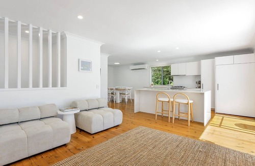 Copacabana House | GUM TREE ESCAPE | Pet Friendly, WIFI | Accom Holidays