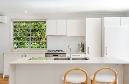 Copacabana House | GUM TREE ESCAPE | Pet Friendly, WIFI | Accom Holidays