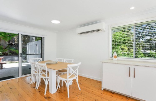 Copacabana House | GUM TREE ESCAPE | Pet Friendly, WIFI | Accom Holidays