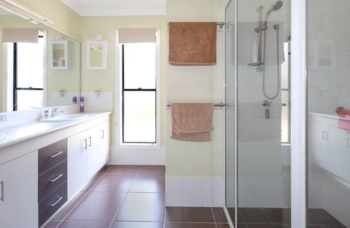 Shire of Sarina House | Gumnut Getaway - Family acreage
