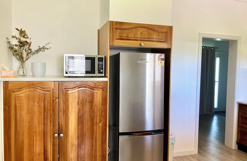 Tatiara Bed & Breakfast | Gums N Roses B&B Quiet & Central Location. Spacious For Family & Pet Friendly🌹