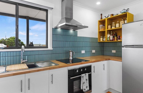 Minlacowie House | Halcyon Hardwicke Bay - Esplanade position! Off peak special! Free WiFi!