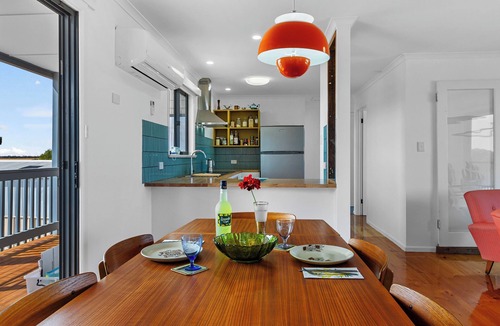 Minlacowie House | Halcyon Hardwicke Bay - Esplanade position! Off peak special! Free WiFi!