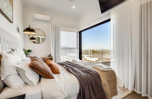 Woodforde House | Hamilton on the Hill - Where City Meets Country with Breakfast