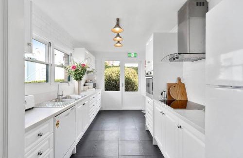 Battery Point House | Hampden Manor - A Refined Battery Point Period Home