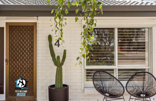 Encounter Bay House | Hampton's Style Holiday Retreat - close to the beach!