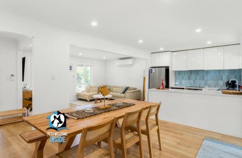 Encounter Bay House | Hampton's Style Holiday Retreat - close to the beach!