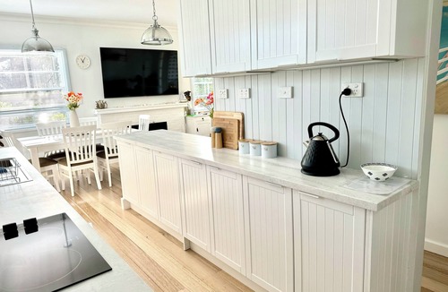 Tootgarook House | Hamptons home, walk to beach and cafe, short drive to hotsprings,golf & wineries