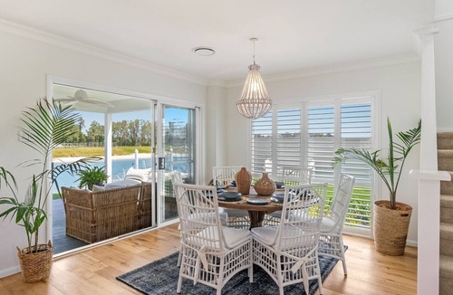 Yamba House | Hamptons House - Heated Pool and Private Pontoon - Holiday Yamba