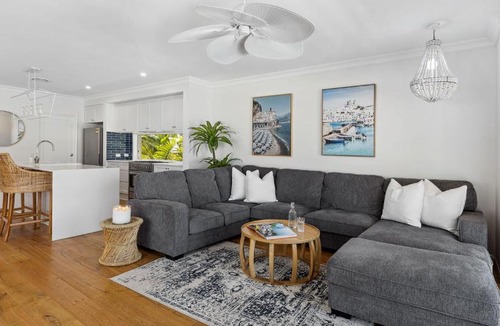 Yamba House | Hamptons House - Heated Pool and Private Pontoon - Holiday Yamba