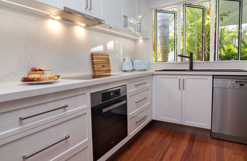 Port Douglas House | Hanalei Beach House, 3min walk to Beach, Private Heated Pool!