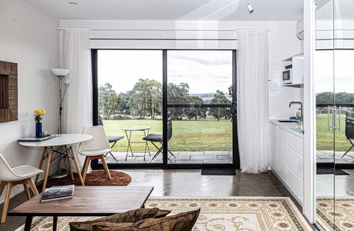 Woodend Apartment | Hanging Rock Views, King Suite in luxury B&B