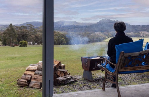 Woodend Apartment | Hanging Rock Views, King Suite in luxury B&B