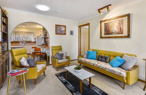 Mount Gambier House | Happy Hart Villa - in the heart of the Blue Lake City
