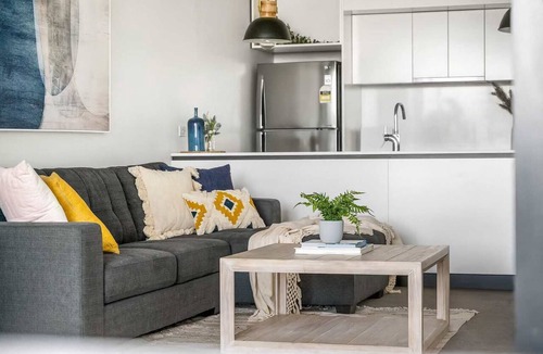 Newcastle Apartment | Happy Honeysuckle - WiFi included - No Airbnb Fees