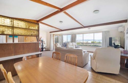 Port Elliot House | Harbor Lights - 14 England Ave Port Elliot - No Linen Included