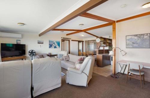 Port Elliot House | Harbor Lights - 14 England Ave Port Elliot - No Linen Included
