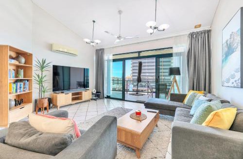 Darwin City Centre Apartment | Harbour Breeze Escape Top Floor Apt with Pool