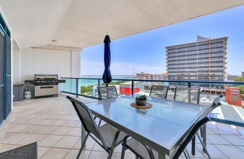 Darwin City Centre Apartment | Harbour Breeze Escape Top Floor Apt with Pool