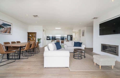 Safety Beach House | Harbour Haven Generous Group Stay Near Martha Cove