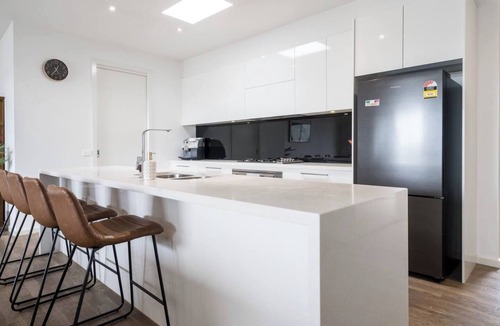 Safety Beach House | Harbour Haven Generous Group Stay Near Martha Cove