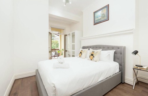 Dawes Point Apartment | Harbour View 2 BR on Windmill St, Apt. 1