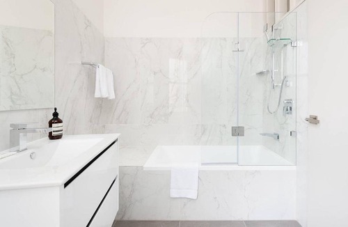 Dawes Point Apartment | Harbour View on Windmill St, Apt. 3