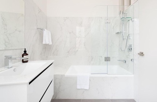 Dawes Point Apartment | Harbour View on Windmill St, Apt. 5