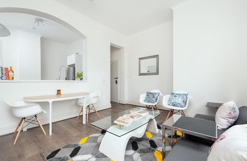 Dawes Point Apartment | Harbour View on Windmill St, Apt. 5