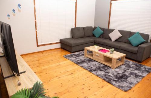 Noraville House | Hargraves Beach House - 150m to the Sand